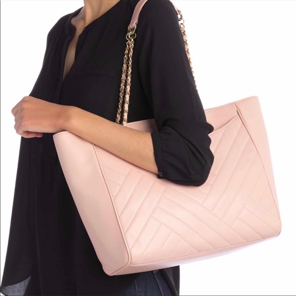 Gently used 🎀 Tory Burch Alexa Quilted Tote - Picture 2 of 8